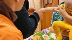 Ставропольские спасатели освободили палец малыша из отверстия на мерной ложке